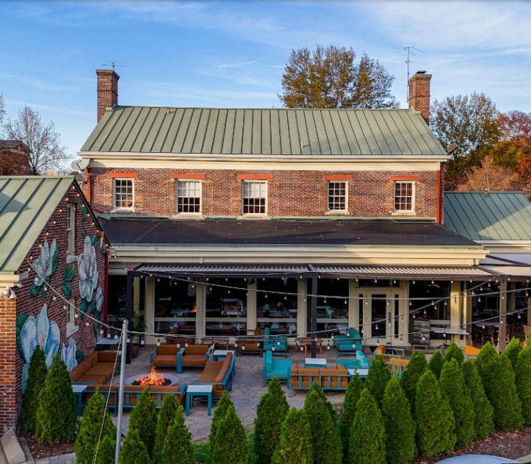 back courtyard of restaurant in a colonial-style mansion