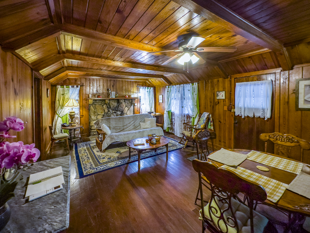 rustic cabin outside of Franklin, Tennessee