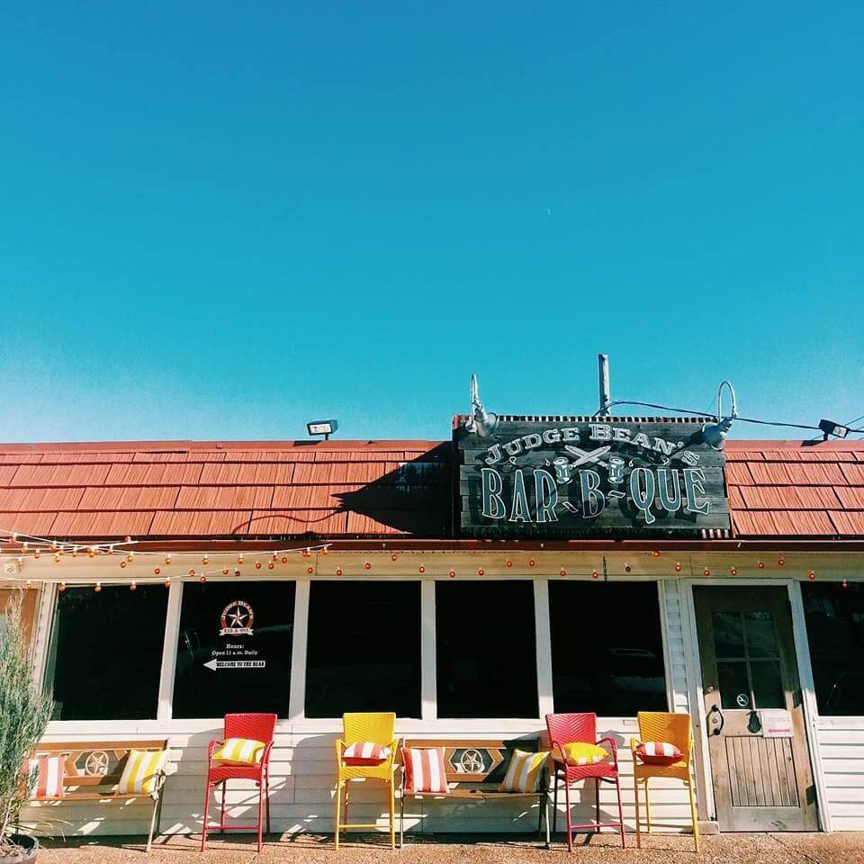 A quaint barbecue restaurant with a red roof and colorful outdoor seating in Williamson County, Tennessee.