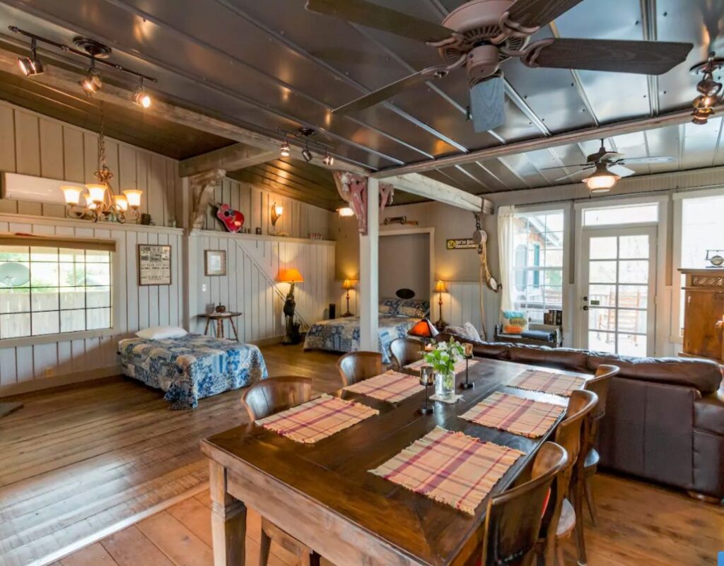 The interior of Gratidude Ranch